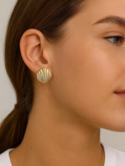 1Pair Shell Design Earrings, Open Back, Fashion Jewelry for Women, Gold Tone Stud Earrings for Casual Wear, Stylish Accessories for Everyday Use (Golden)