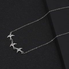 Swallow Bird Necklace for Women: Minimalist Zinc Alloy Clavicle Chain, Y2K Retro Pendant Jewelry, Elegant Gift for Day to Evening Wear