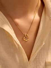 1PC Gold Heart Necklace for Women, Unique Heart Design Pendant, Minimalist Fashion Jewelry for Everyday Wear, Trendy Women's Accessory, Delicate Chain Necklace (Gold)
