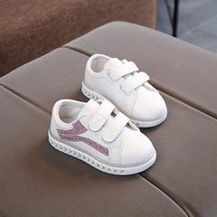 Unisex Shoes Kids Sparkling Wheels Shoes Girls Light up Roller Skates Sneakers Boys Rechargeable Flashing Sneakers