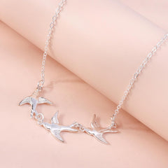 Swallow Bird Necklace for Women: Minimalist Zinc Alloy Clavicle Chain, Y2K Retro Pendant Jewelry, Elegant Gift for Day to Evening Wear