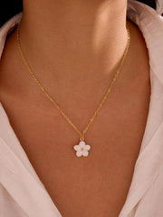 1PC Flower Necklace for Women, Trendy Gold Tone Chain, Unic Elegant Five-Petal Charm Jewelry for Women, Fashion Flower Necklaces Accessories(White)